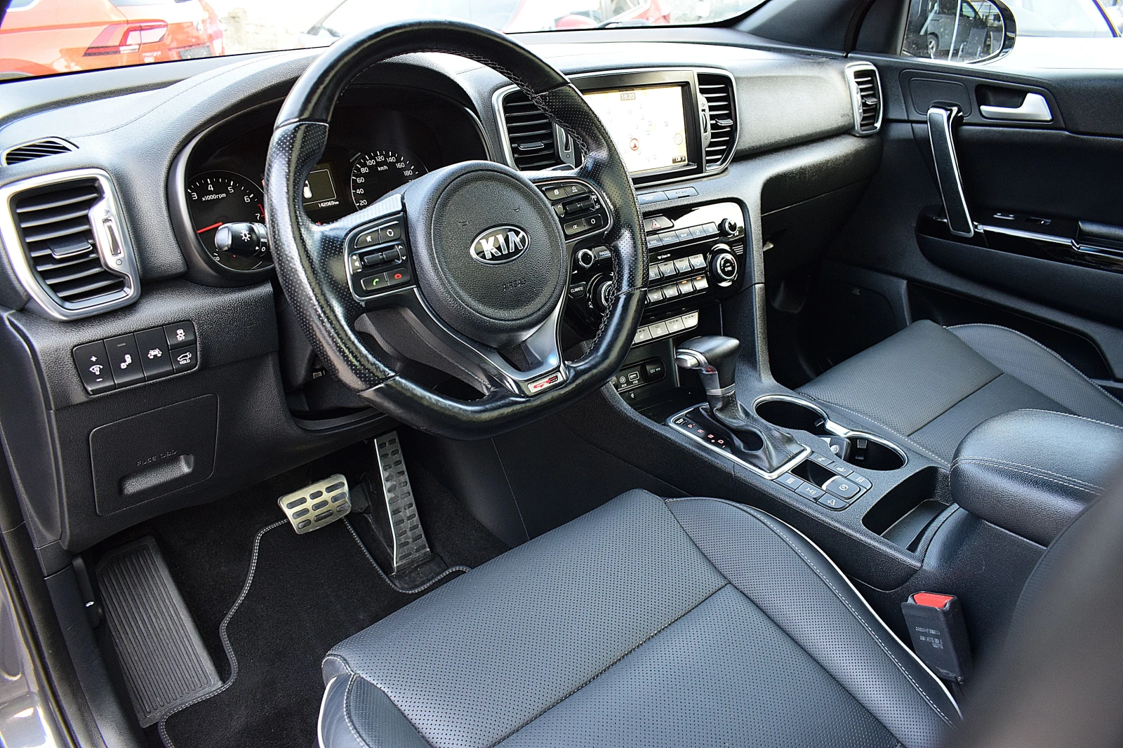 Kia Sportage 1.6ШВЕЙЦАРИЯ-ДИСТРОНИК/КОЖА/НАВИ/LANE ASSIST/ПАНОР - изображение 7