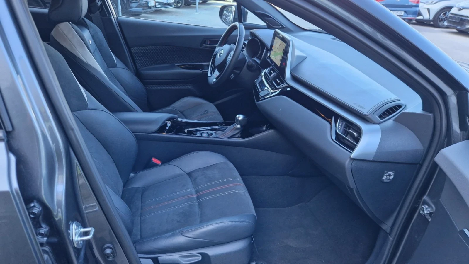 Toyota C-HR GR Sport 2.0 Hybrid, Face Lift, Гаранция, снимка 12 - Автомобили и джипове - 53325039