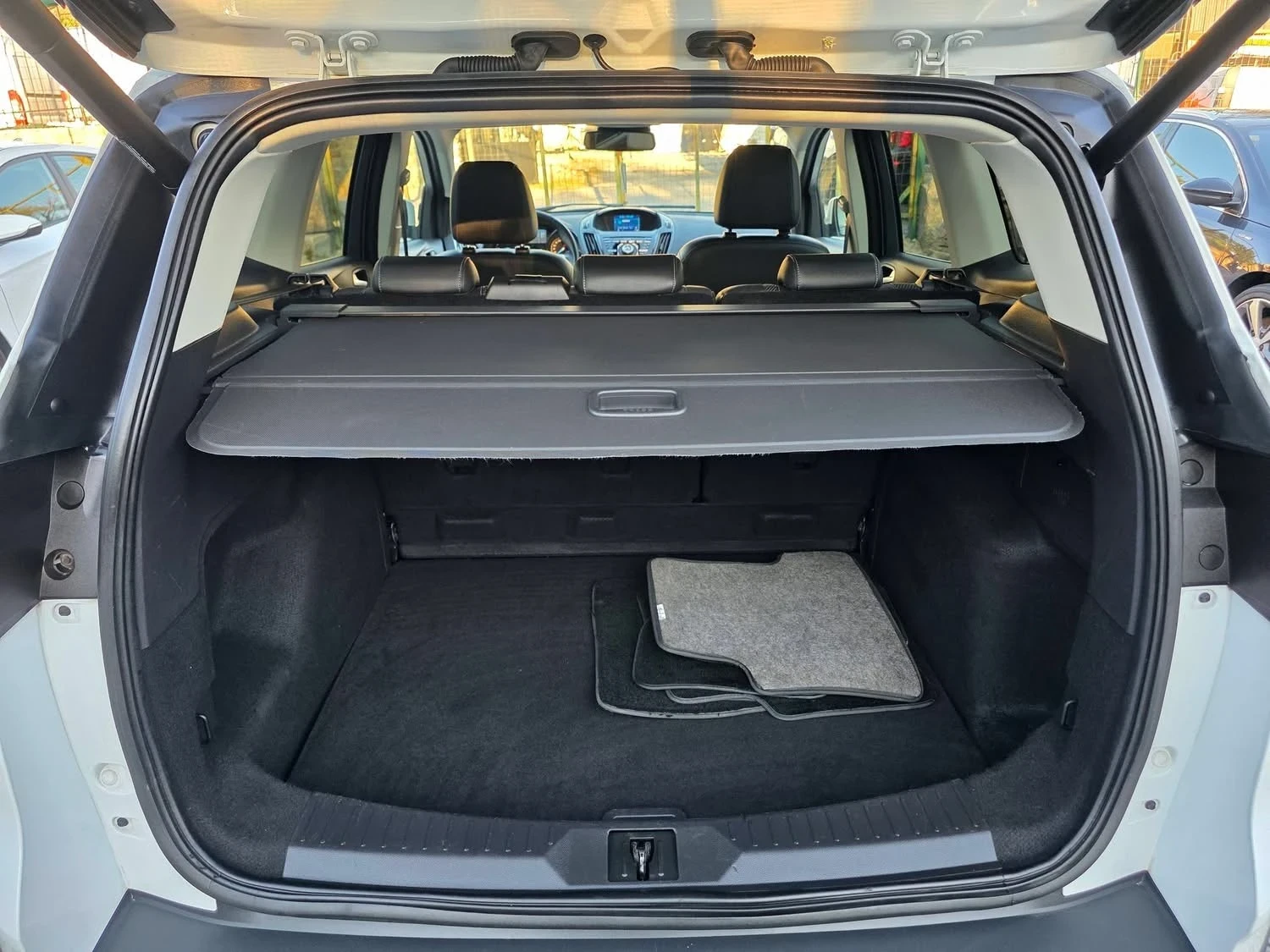 Ford Kuga 2.0TDCI 140K.C. / НАВИ / КАМЕРА / КЕЙЛЕСС, снимка 14 - Автомобили и джипове - 56135993