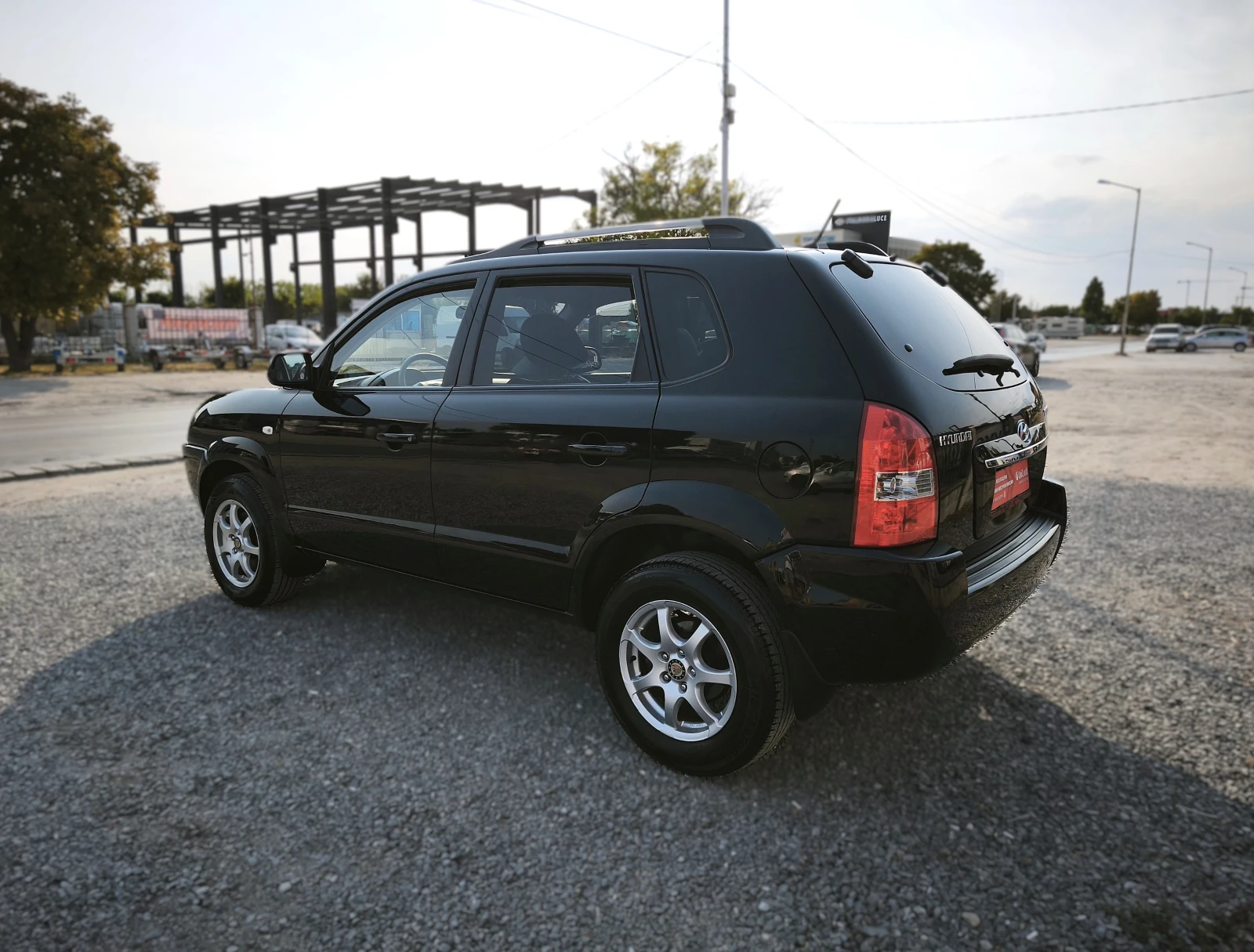 Hyundai Tucson 2.0i 4x2, снимка 6 - Автомобили и джипове - 56154285