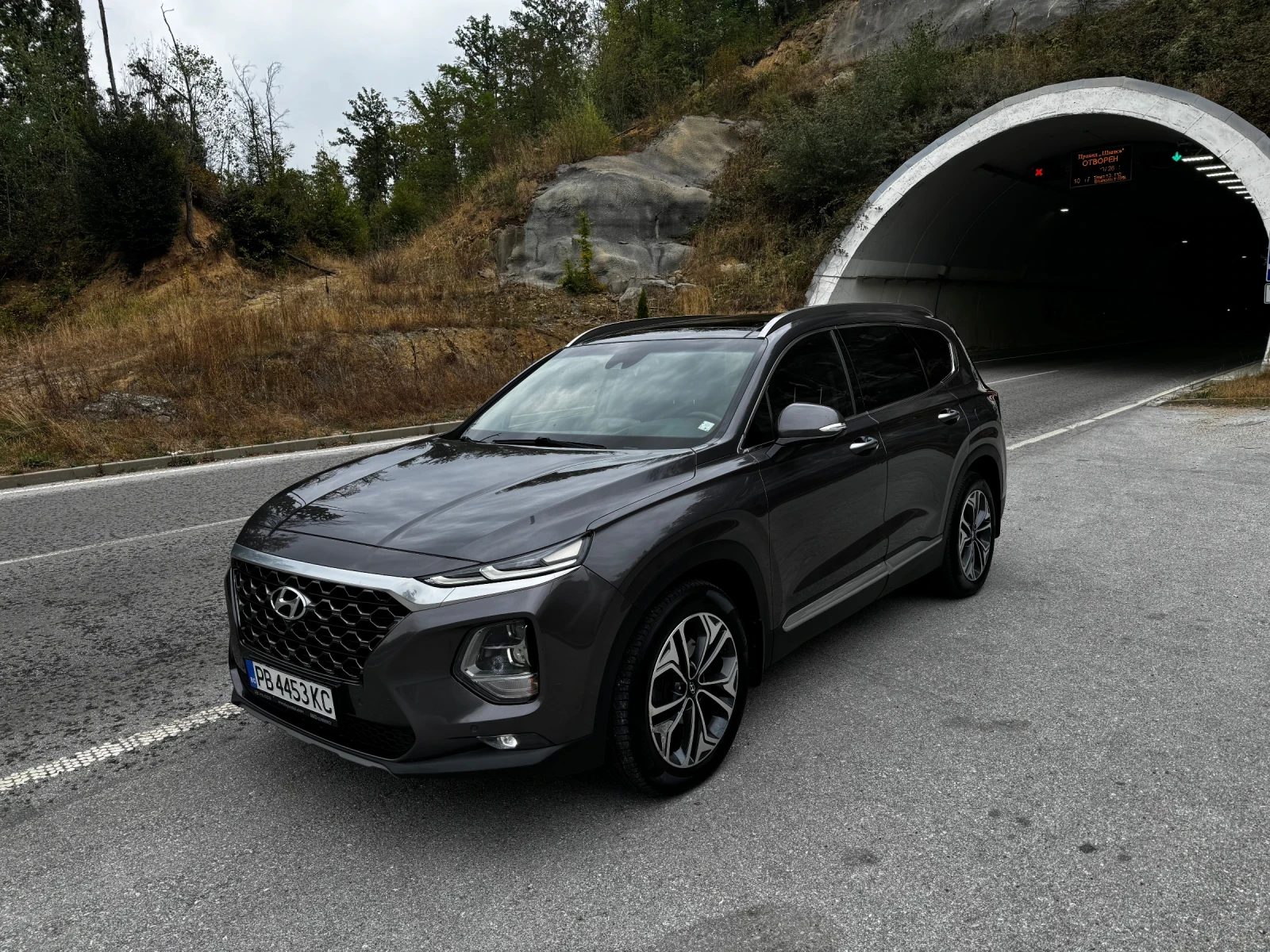 Hyundai Santa fe 2.2Crdi Htrac - Нов от БГ - Всички екстри, снимка 4 - Автомобили и джипове - 56232646