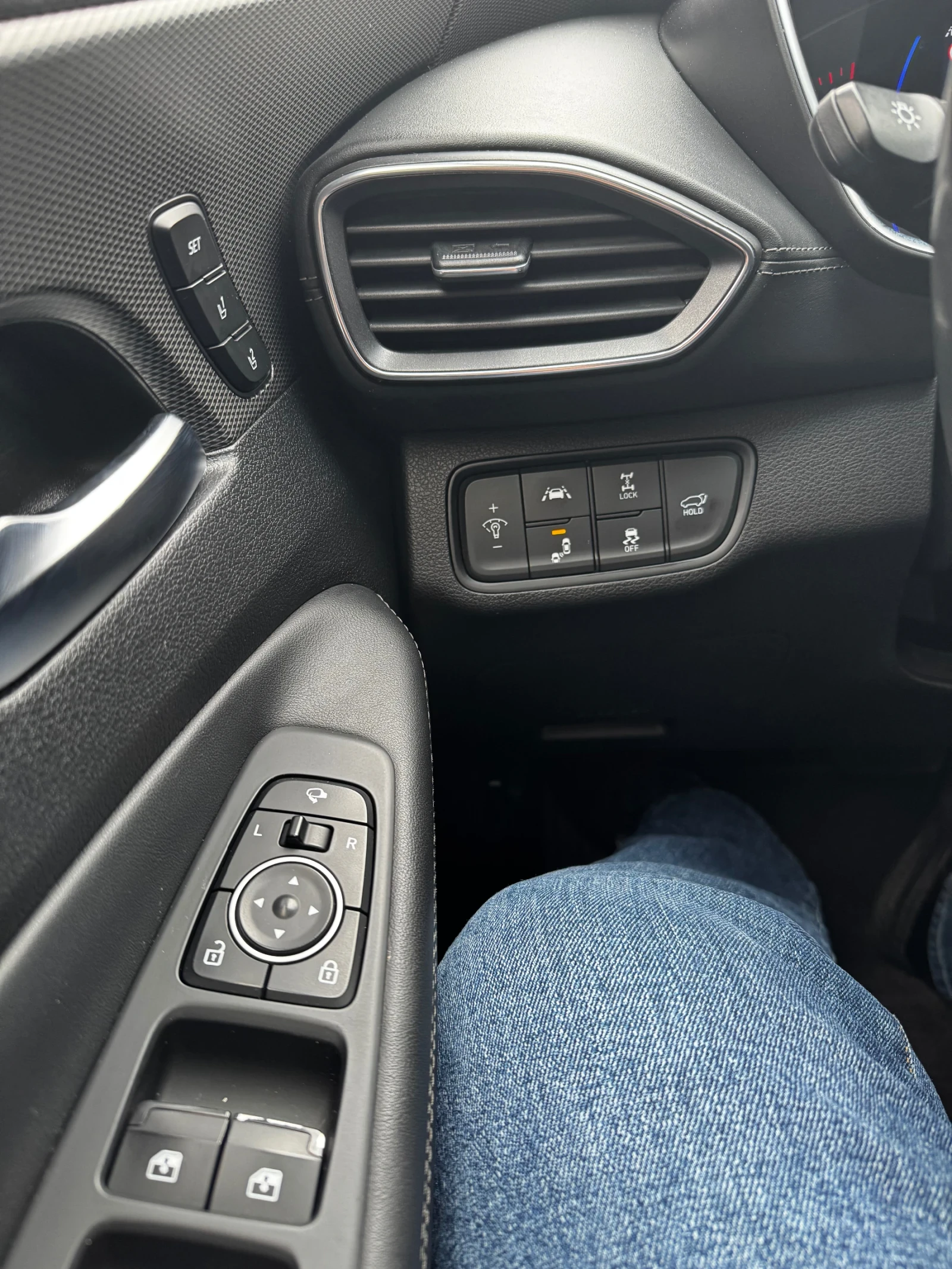 Hyundai Santa fe 2.2Crdi Htrac - Нов от БГ - Всички екстри, снимка 16 - Автомобили и джипове - 56232646
