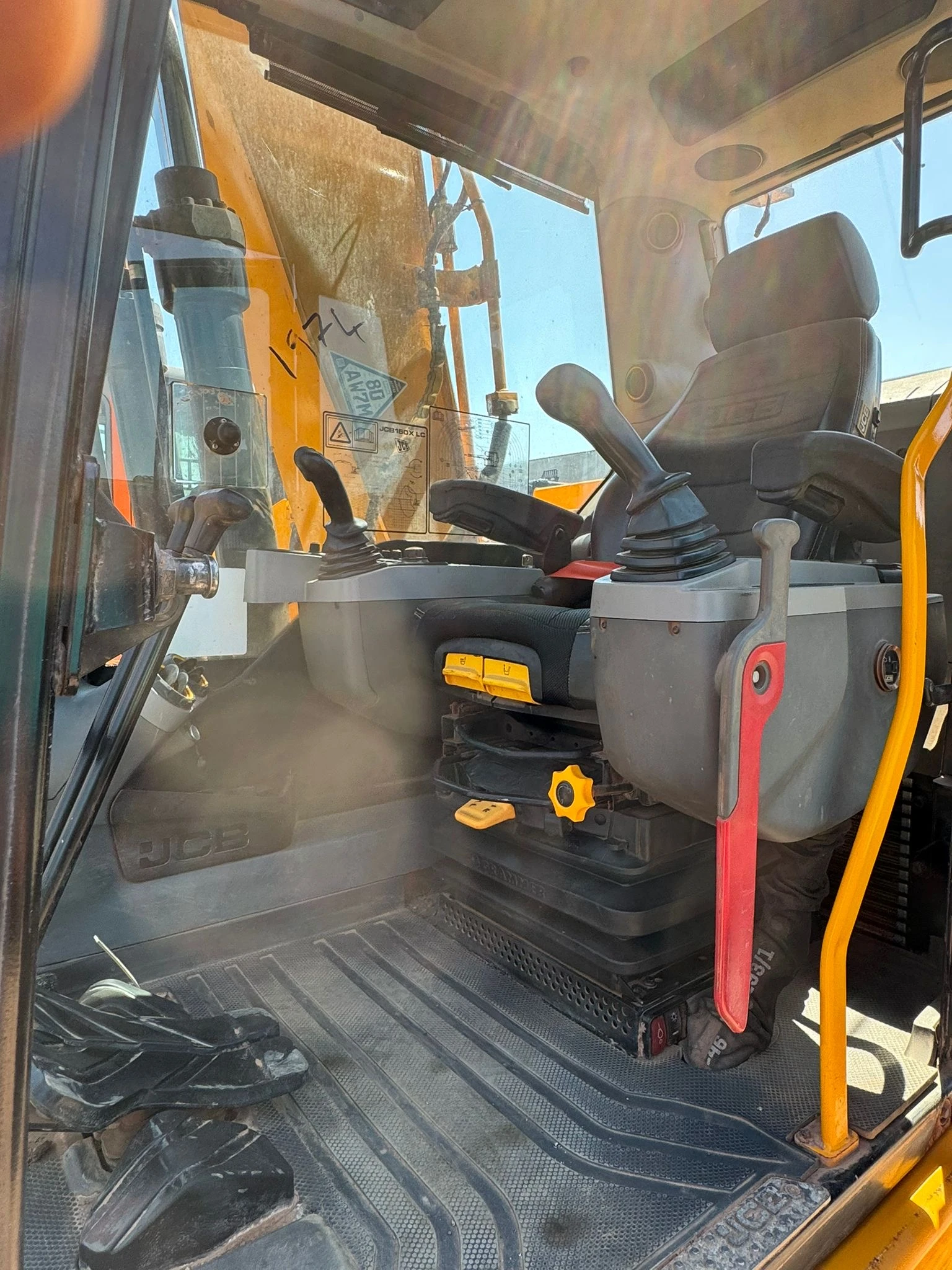 Багер JCB 150 X LC ДВЕ КОФИ ЛИЗИНГ, снимка 9 - Индустриална техника - 55048696