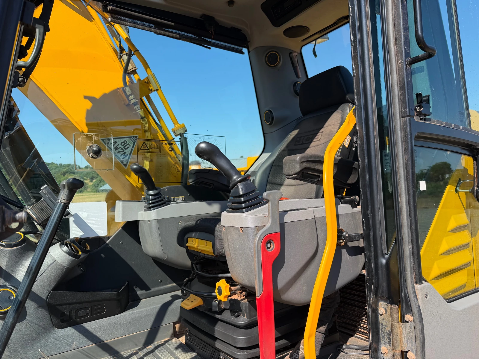 Багер JCB 150 X LC ДВЕ КОФИ ЛИЗИНГ, снимка 7 - Индустриална техника - 55048696