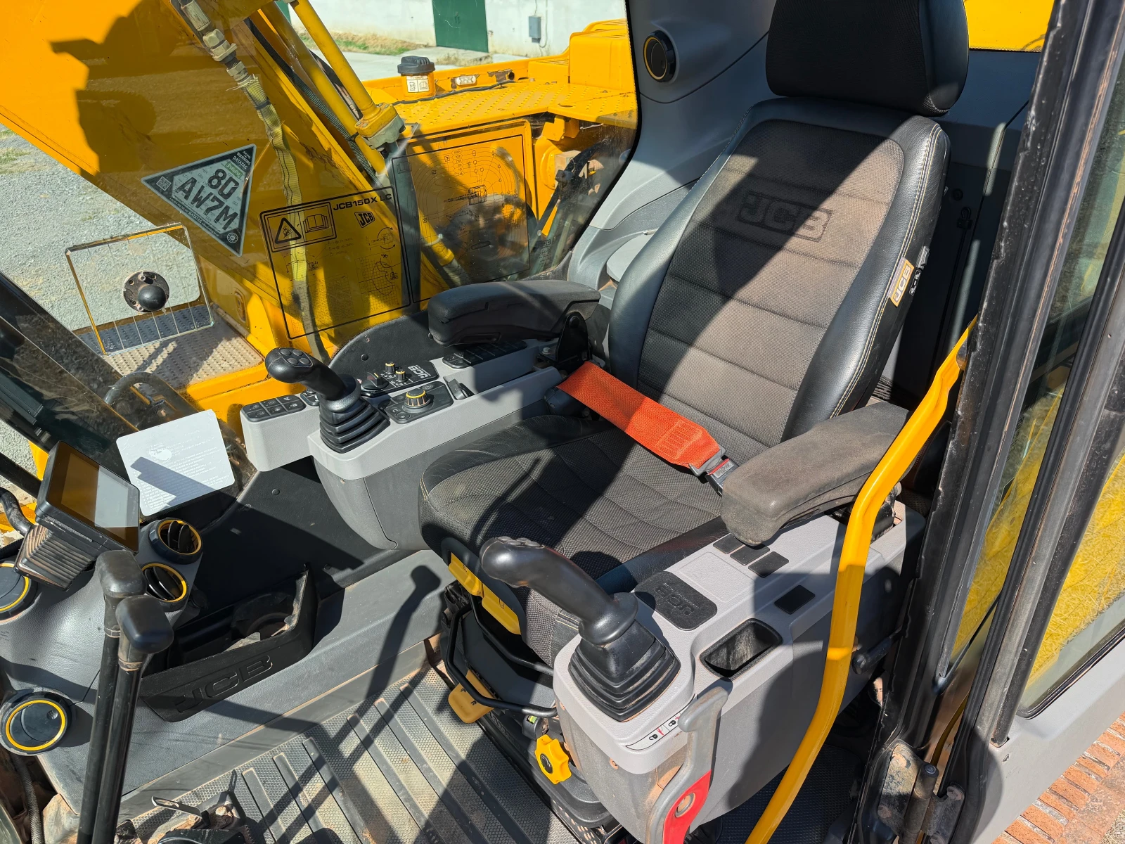 Багер JCB 150 X LC ДВЕ КОФИ ЛИЗИНГ, снимка 8 - Индустриална техника - 55048696