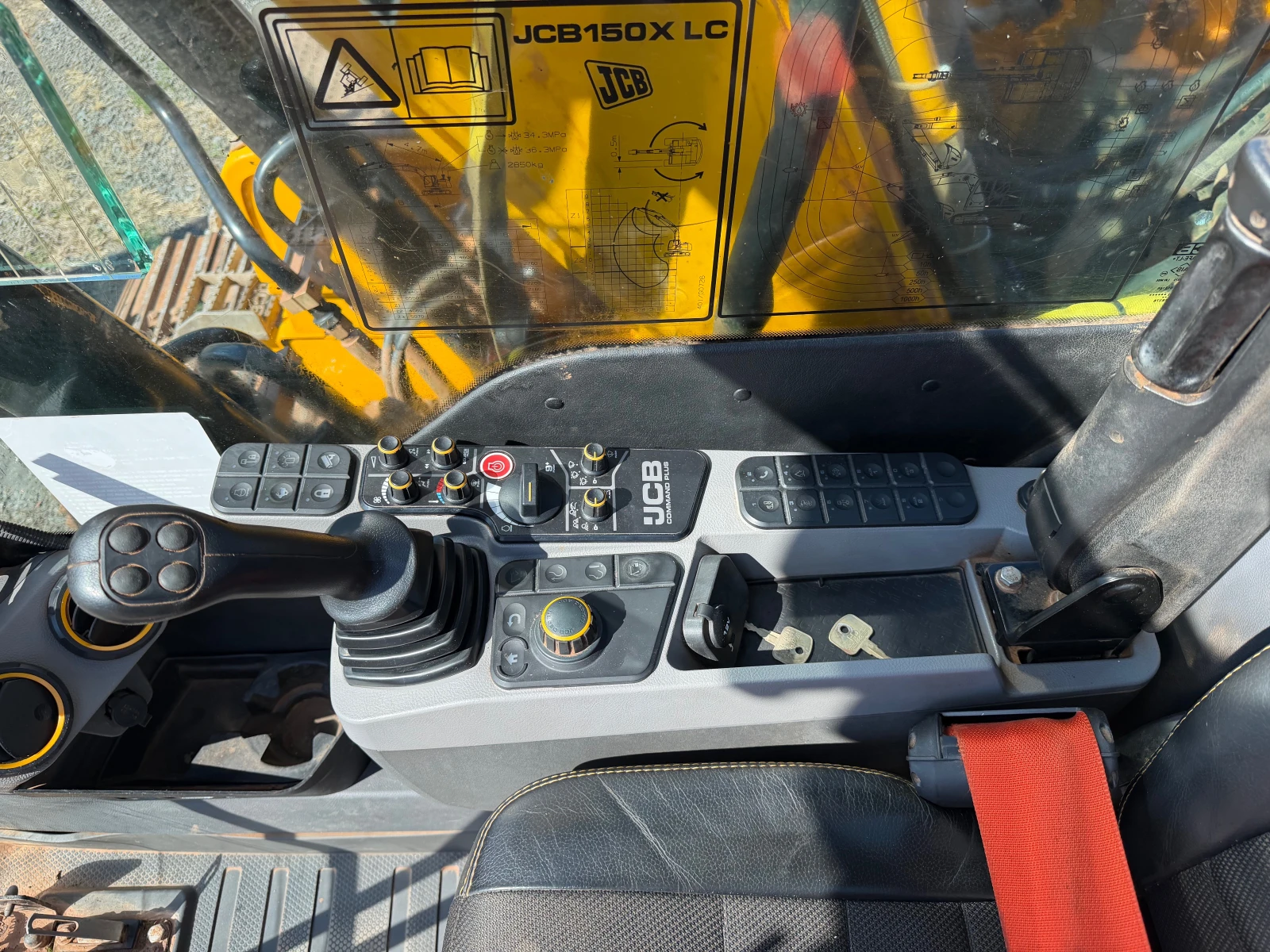 Багер JCB 150 X LC ДВЕ КОФИ ЛИЗИНГ, снимка 11 - Индустриална техника - 55048696