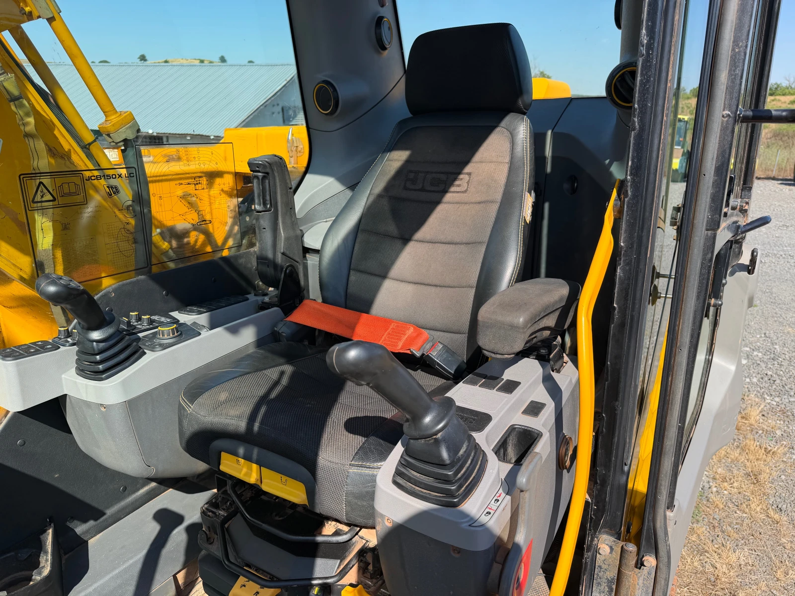 Багер JCB 150 X LC ДВЕ КОФИ ЛИЗИНГ, снимка 13 - Индустриална техника - 55048696