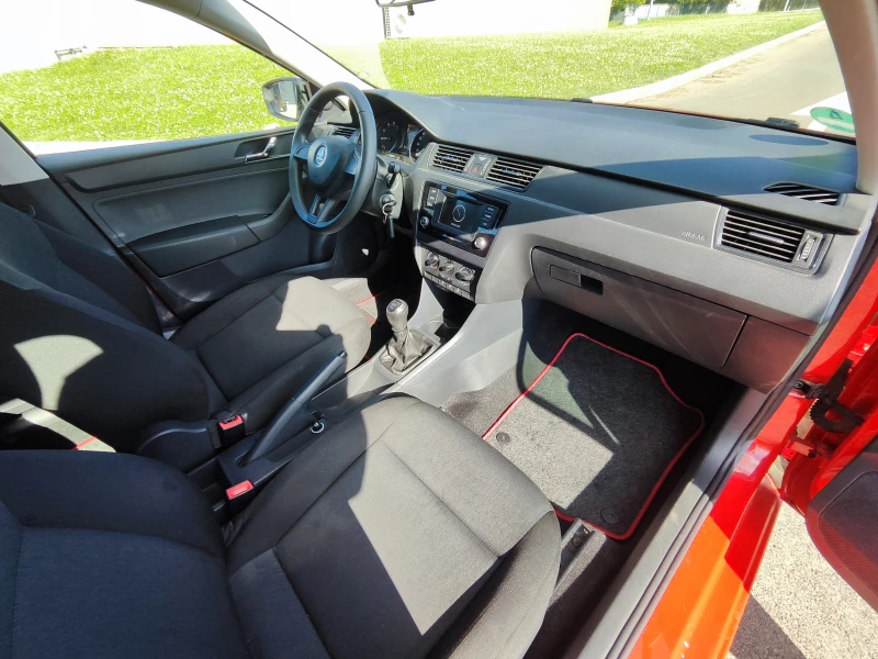 Skoda Rapid, снимка 13 - Автомобили и джипове - 52457989