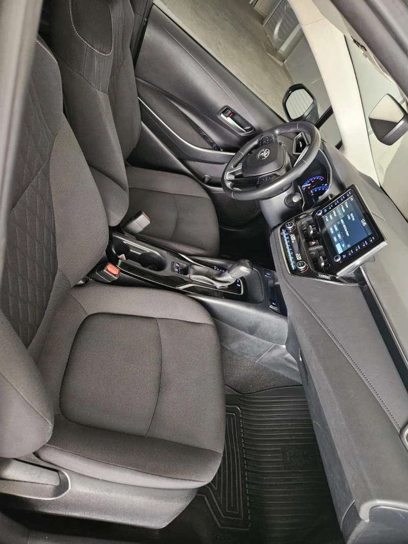 Toyota Corolla 1.6P CVT Executive Plus, снимка 11 - Автомобили и джипове - 52410661