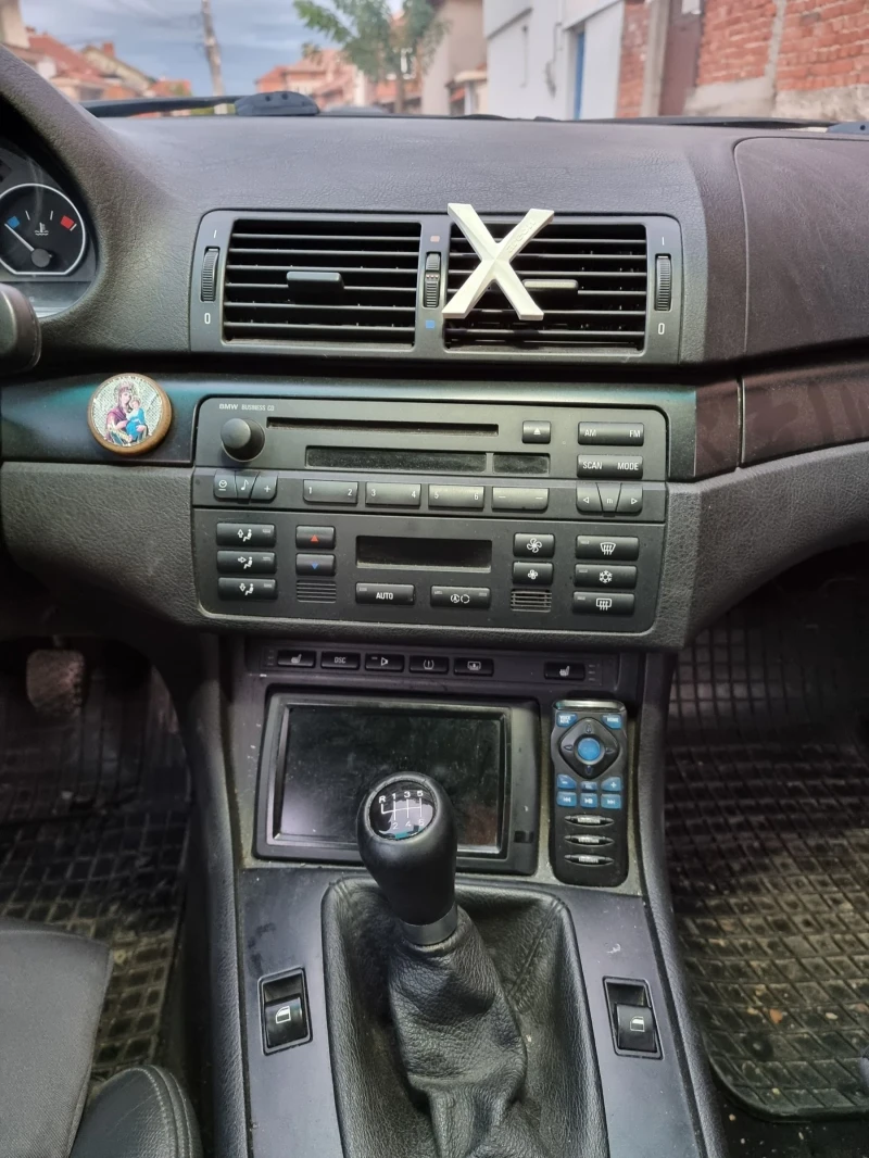 BMW 320, снимка 8 - Автомобили и джипове - 52858159