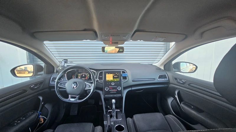 Renault Megane, снимка 10 - Автомобили и джипове - 52837550