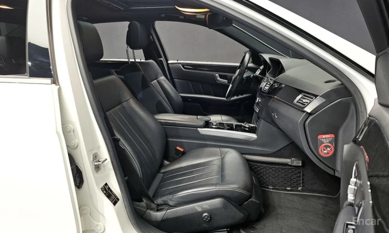 Mercedes-Benz E 220, снимка 10 - Автомобили и джипове - 52908637