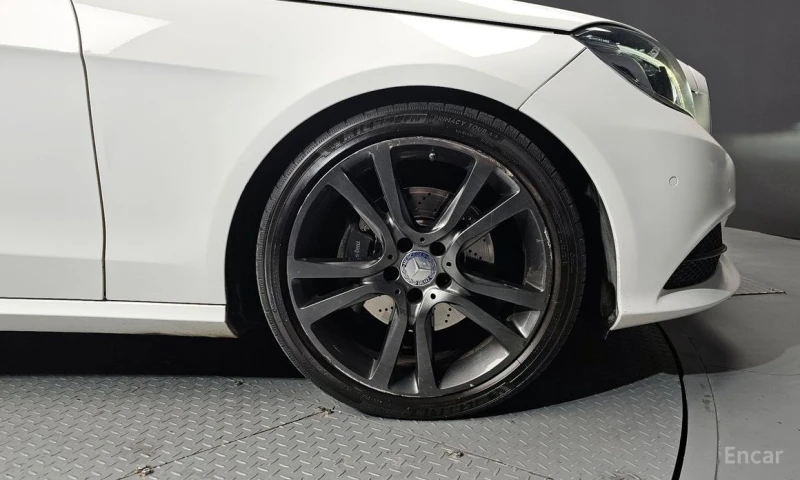 Mercedes-Benz E 220, снимка 5 - Автомобили и джипове - 52908637