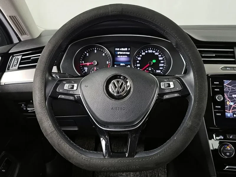VW Passat 2.0 TDI, снимка 13 - Автомобили и джипове - 54299779