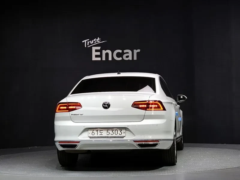 VW Passat 2.0 TDI, снимка 4 - Автомобили и джипове - 54299779