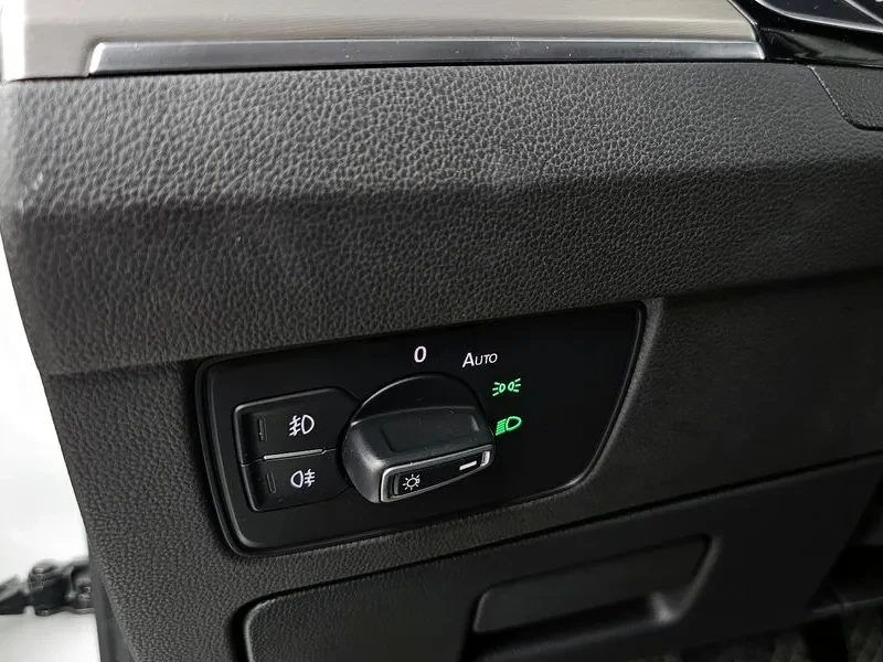 VW Passat 2.0 TDI, снимка 14 - Автомобили и джипове - 54299779