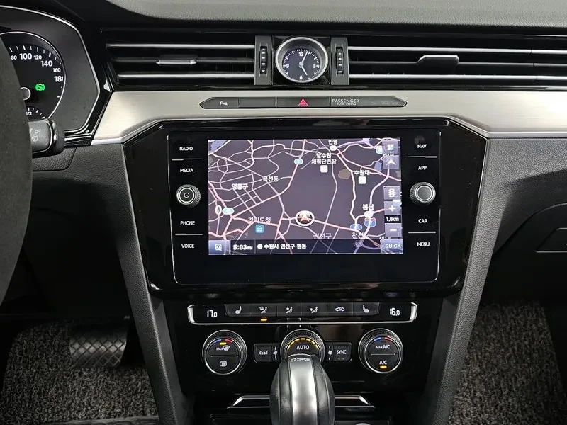 VW Passat 2.0 TDI, снимка 15 - Автомобили и джипове - 54299779