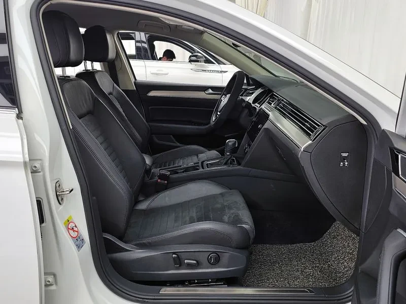 VW Passat 2.0 TDI, снимка 11 - Автомобили и джипове - 54299779