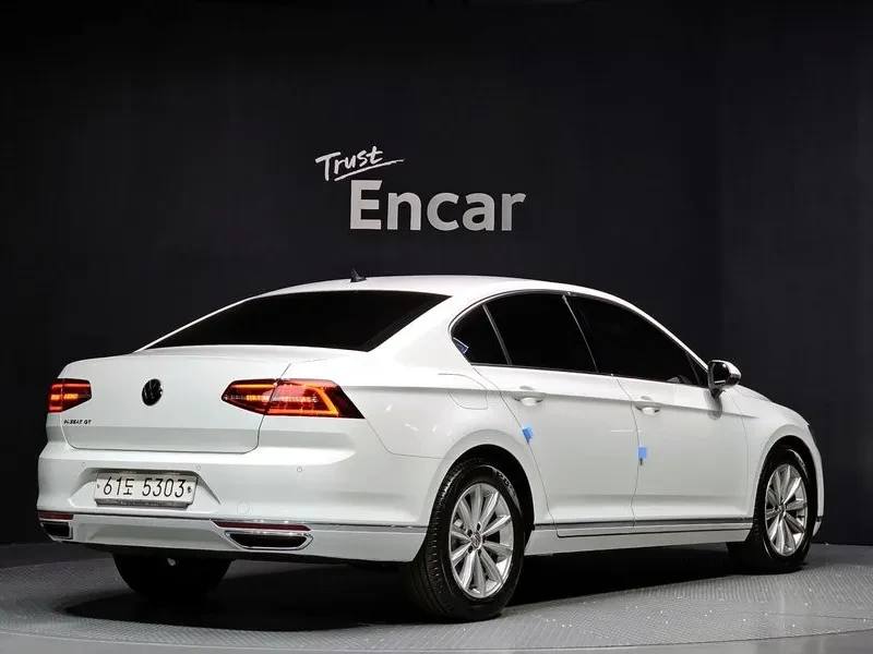 VW Passat 2.0 TDI, снимка 2 - Автомобили и джипове - 54299779