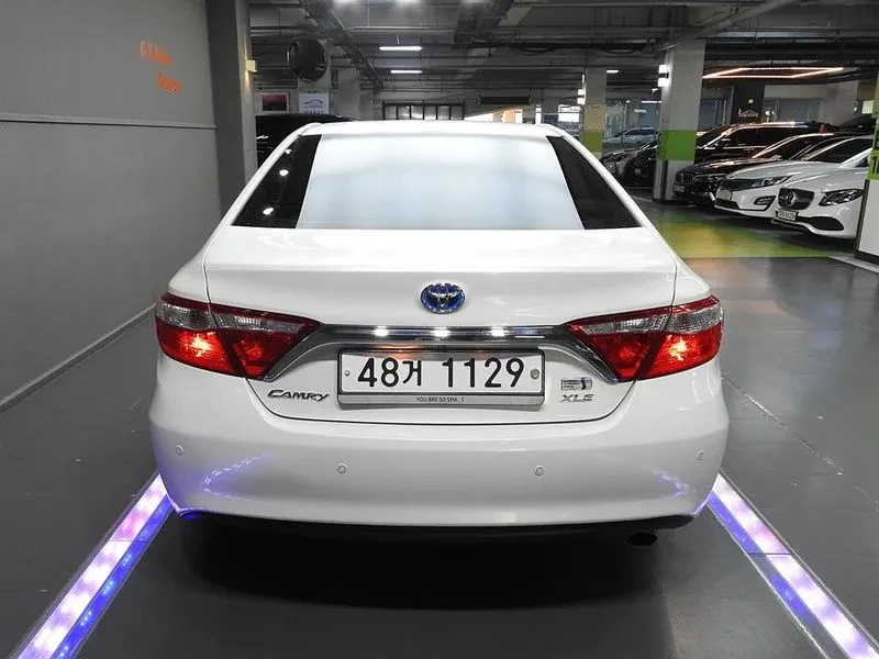 Toyota Camry Hybrid Xle, снимка 14 - Автомобили и джипове - 55831222