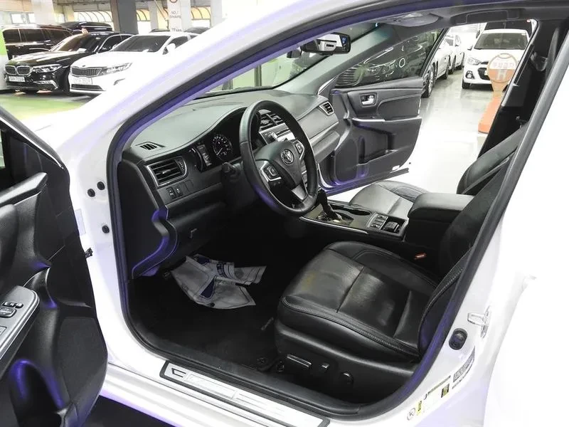 Toyota Camry Hybrid Xle, снимка 11 - Автомобили и джипове - 55831222