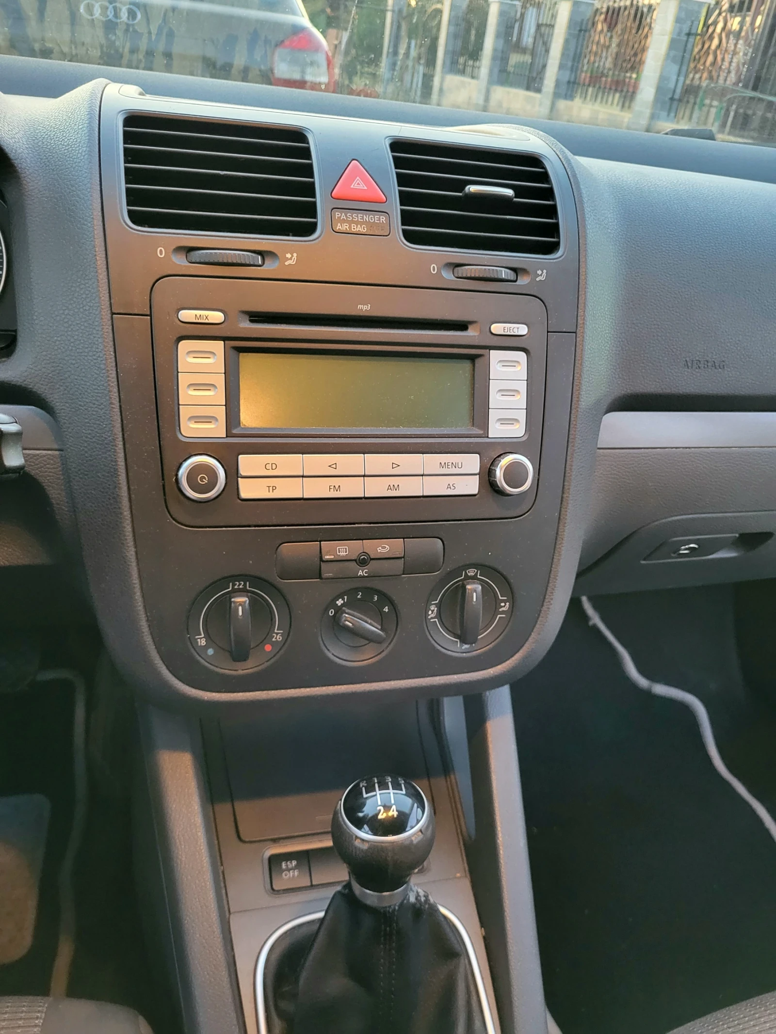 VW Golf 1.6 Бензин - изображение 7
