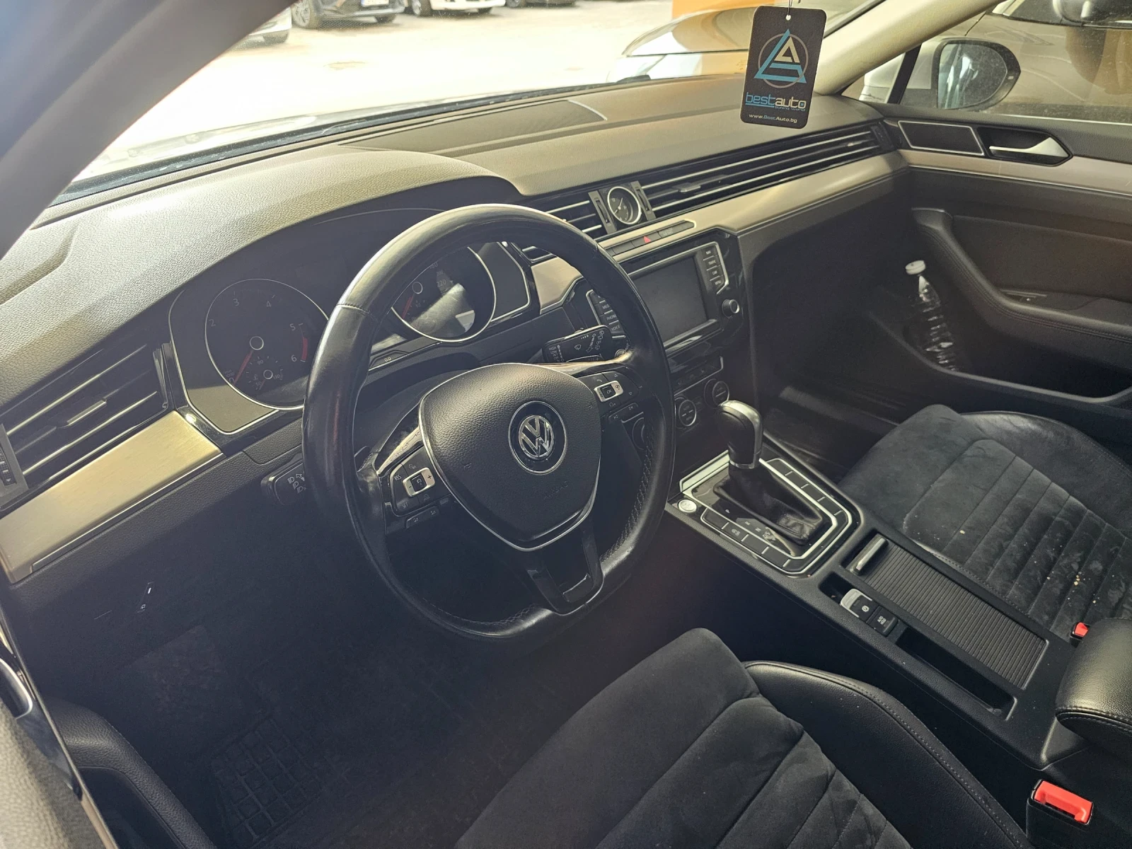 VW Passat 131 000km, Distronic, Подгрев волан, EURO6 - изображение 6
