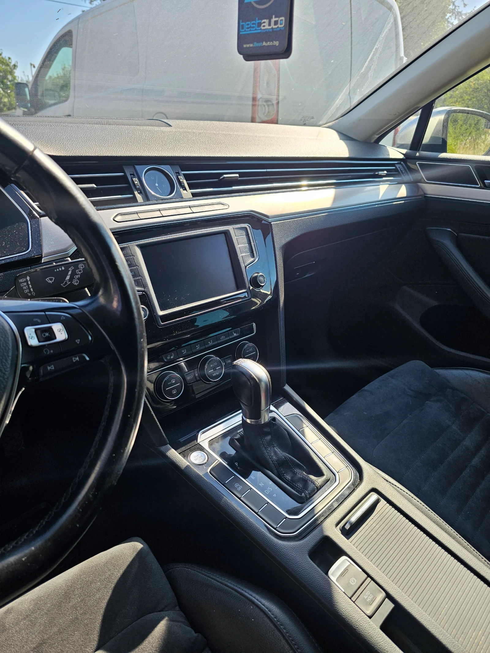 VW Passat 131 000km, Distronic, Подгрев волан, EURO6 - изображение 8