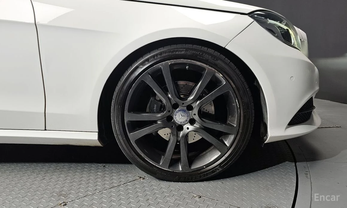 Mercedes-Benz E 220  - изображение 5