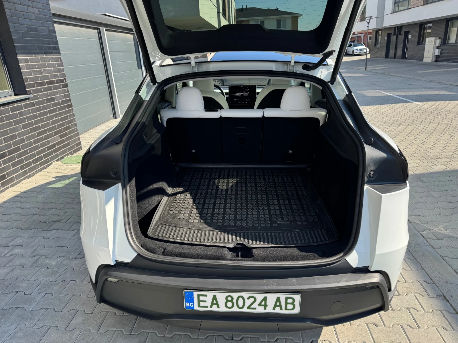 Tesla Model Y Premium AWD LONG RANGE, снимка 16 - Автомобили и джипове - 53735879