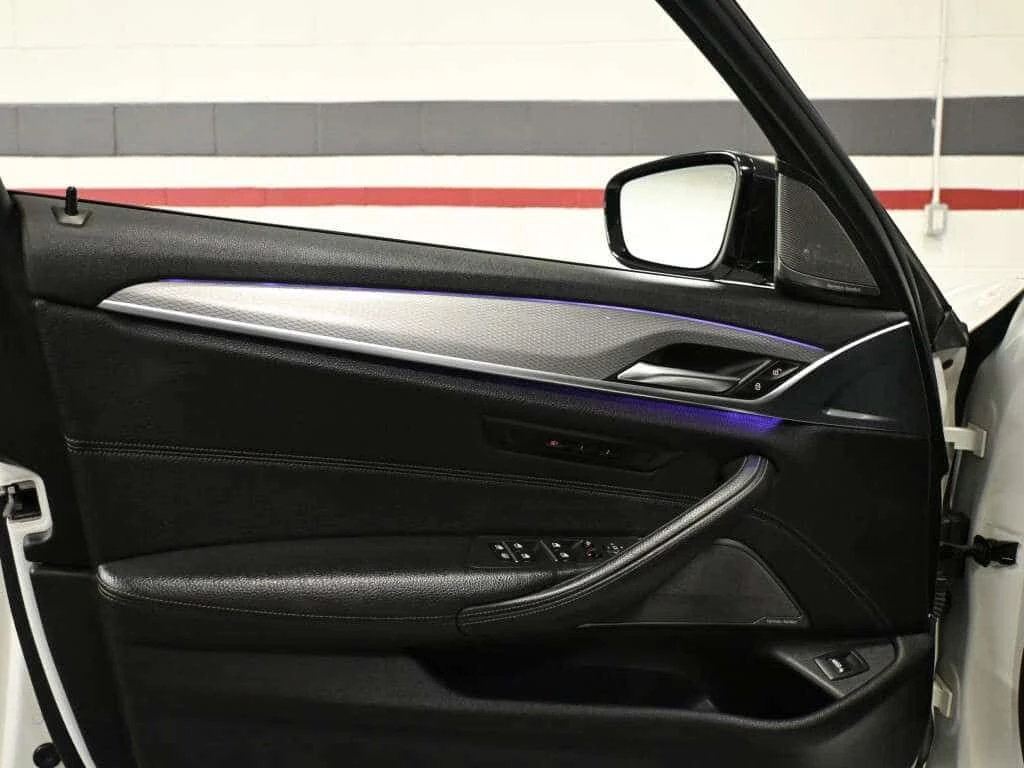 BMW 530 xDrive HUD* H/K* AMBIENT* NAVI* ФИКСИРАНА ЦЕНА, снимка 11 - Автомобили и джипове - 54184199