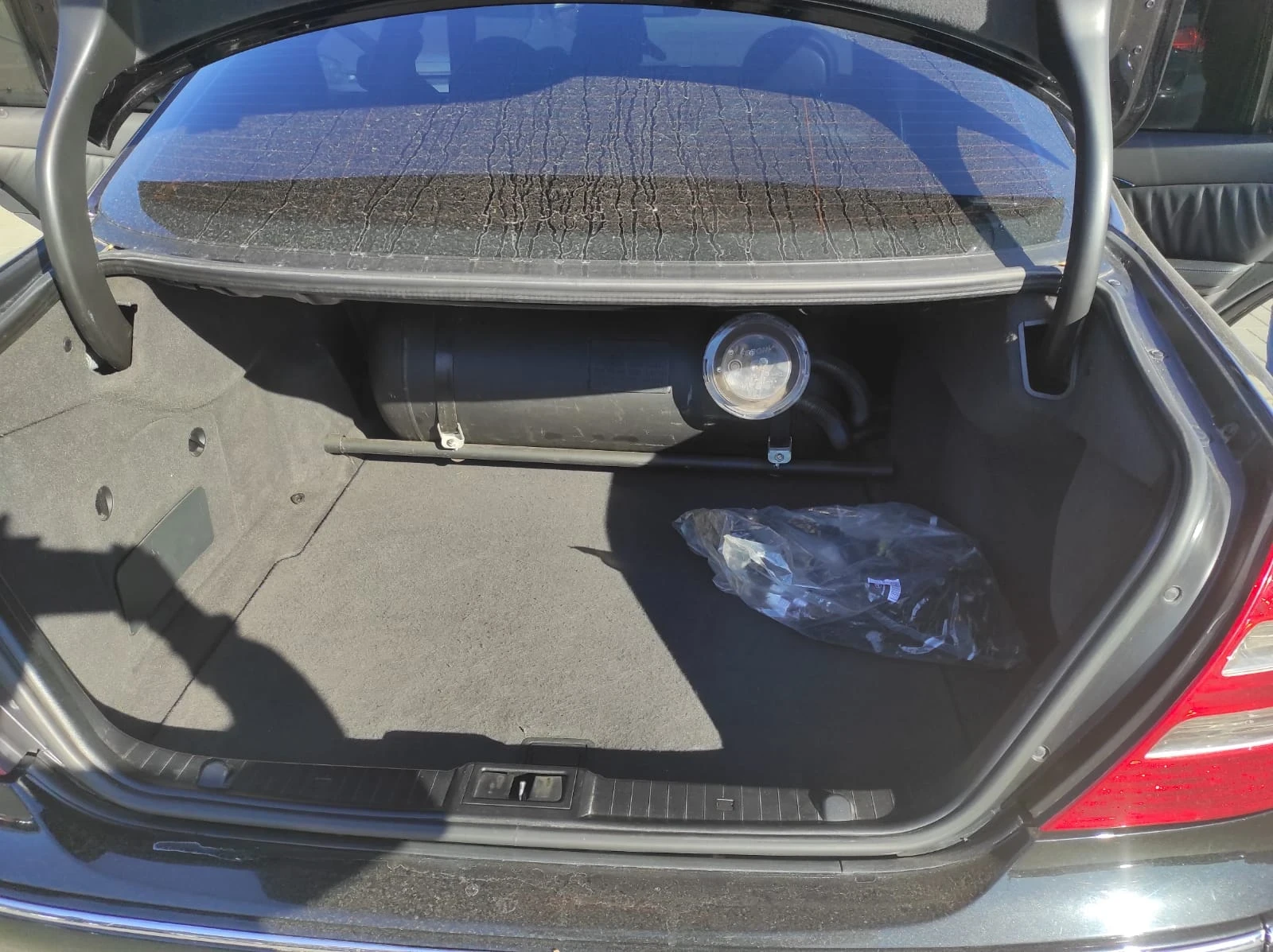 Mercedes-Benz E 500, снимка 9 - Автомобили и джипове - 56302144