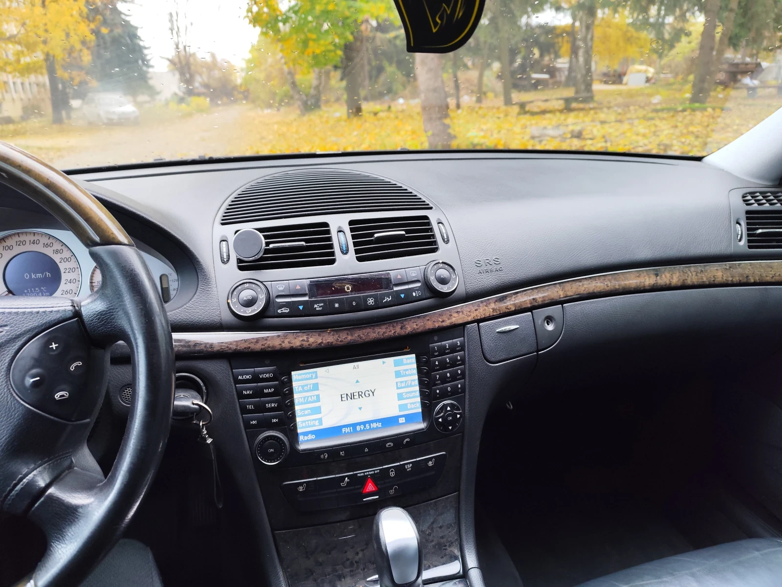 Mercedes-Benz E 500, снимка 3 - Автомобили и джипове - 54580808