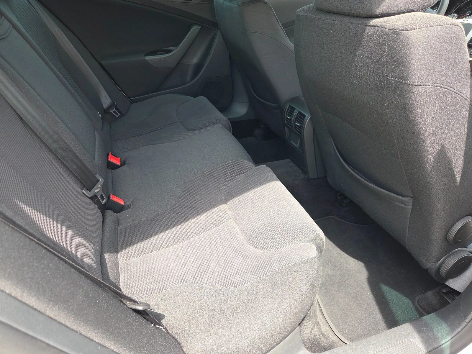 VW Passat 2.0 TDI 140 k.c ШВЕЙЦАРИЯ, снимка 10 - Автомобили и джипове - 54607721