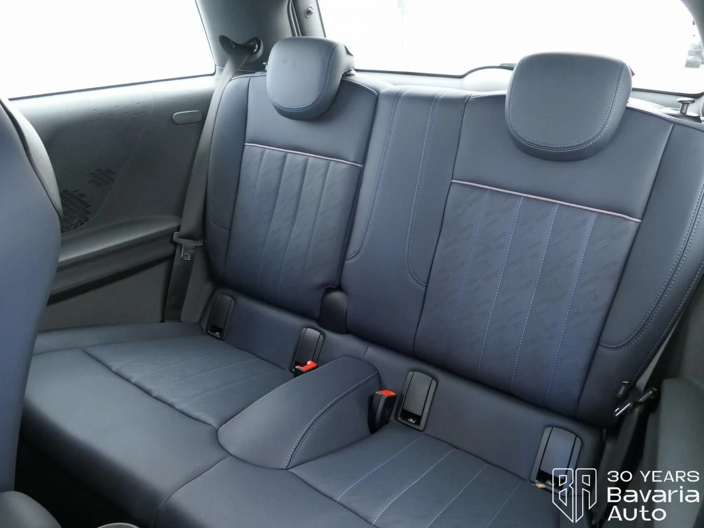 Mini Cooper C 1, 5 Steptronic Favoured Trim, снимка 8 - Автомобили и джипове - 54624311