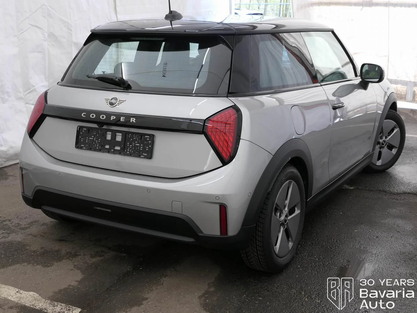Mini Cooper C 1, 5 Steptronic Favoured Trim, снимка 3 - Автомобили и джипове - 54624311