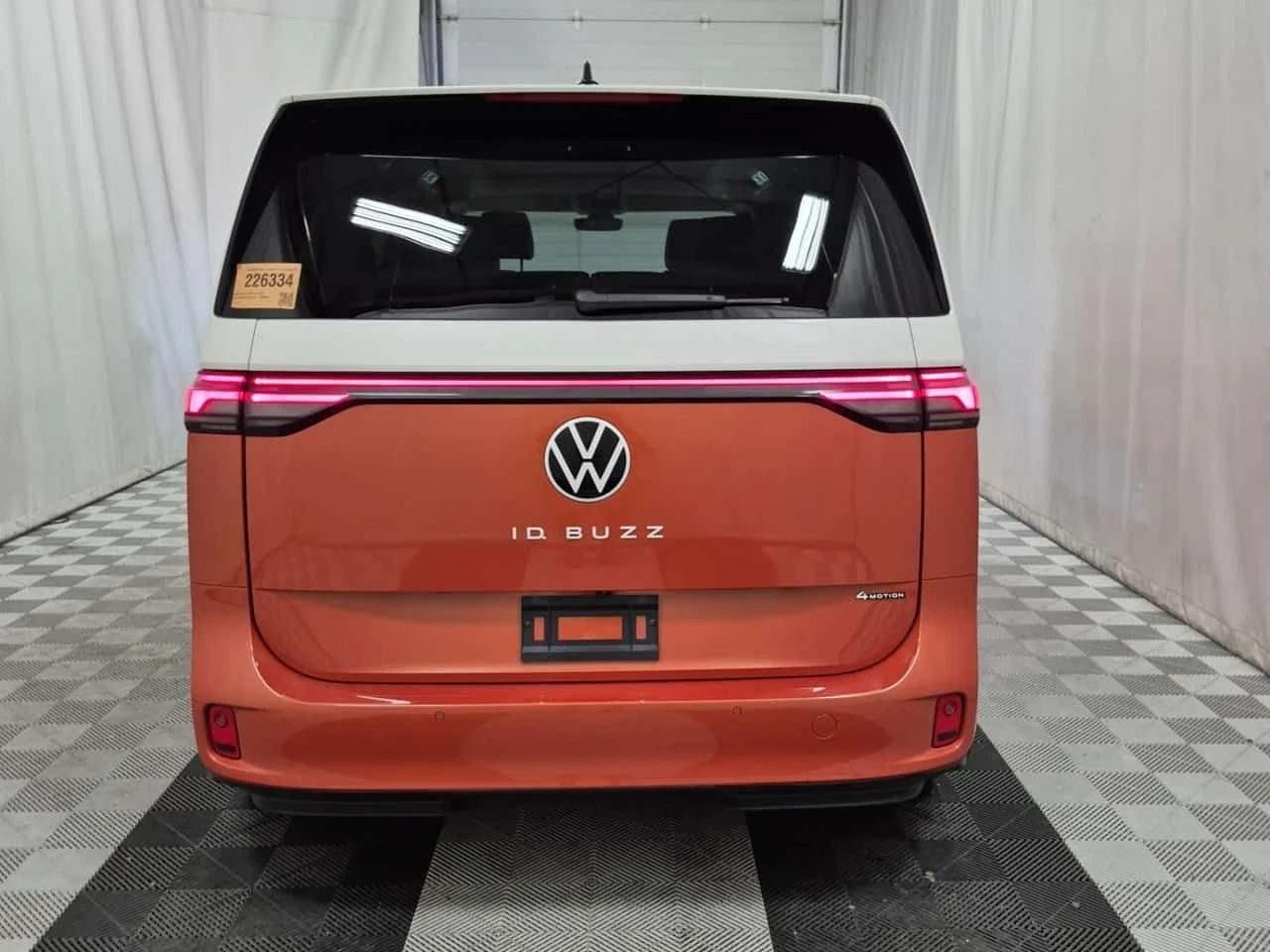 VW ID.Buzz 1ST EDITION| HUD| 360| ТЕРМОПОМПА| 2 КЛЮЧА , снимка 5 - Автомобили и джипове - 55394929