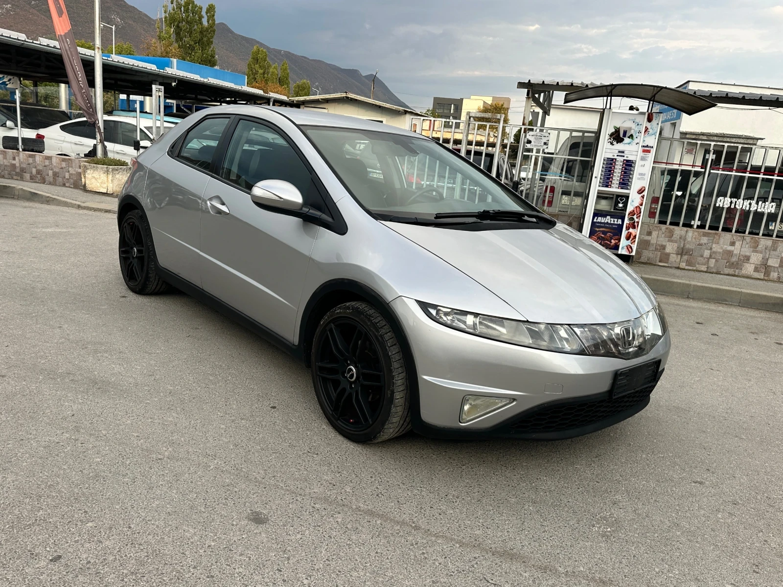 Honda Civic 1.8i - РЕАЛНИ КИЛОМЕТРИ - УНИКАТ, снимка 3 - Автомобили и джипове - 56158473