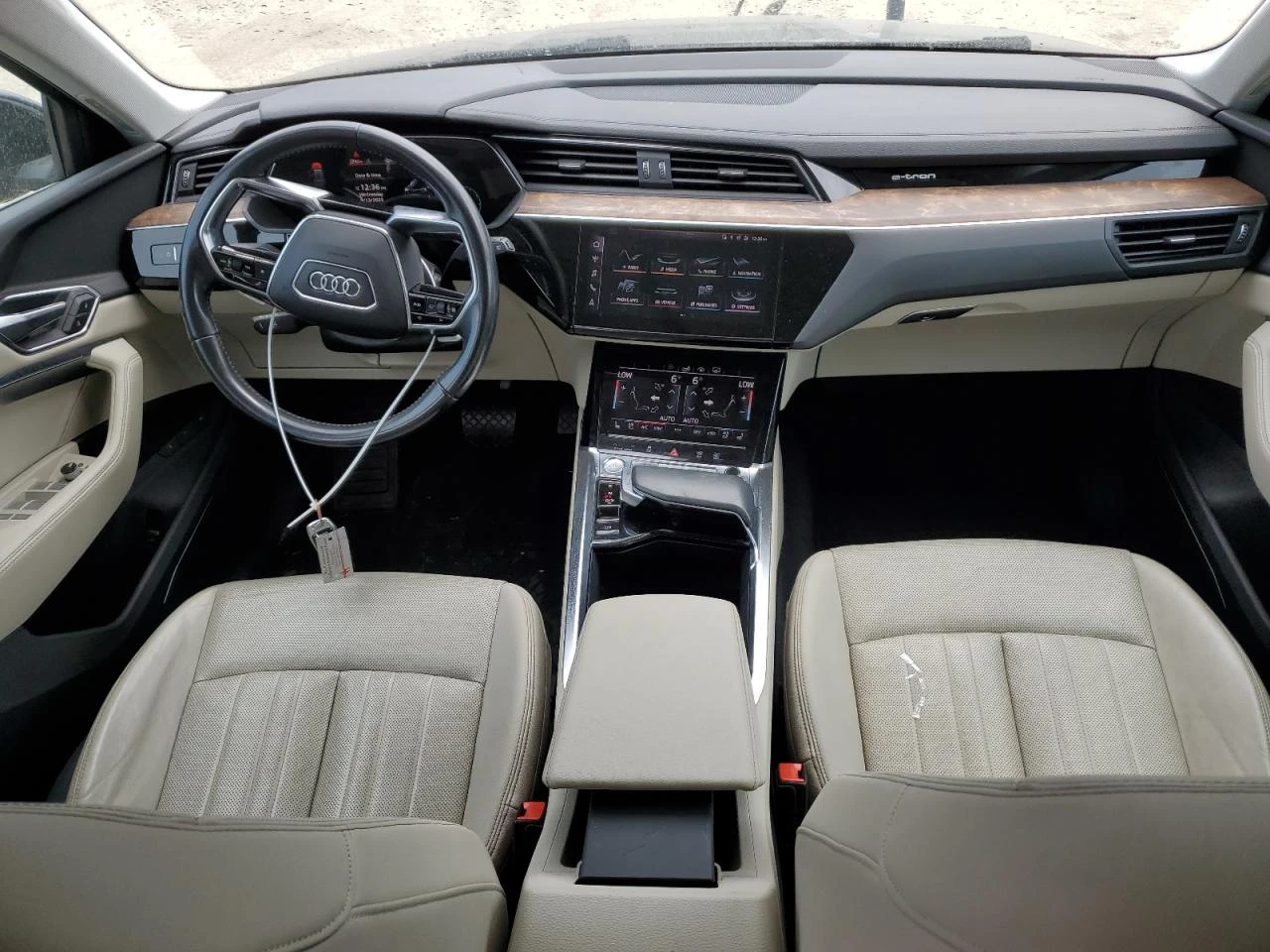 Audi E-Tron * E-TRON* PREMIUM* PLUS* , снимка 9 - Автомобили и джипове - 56422345