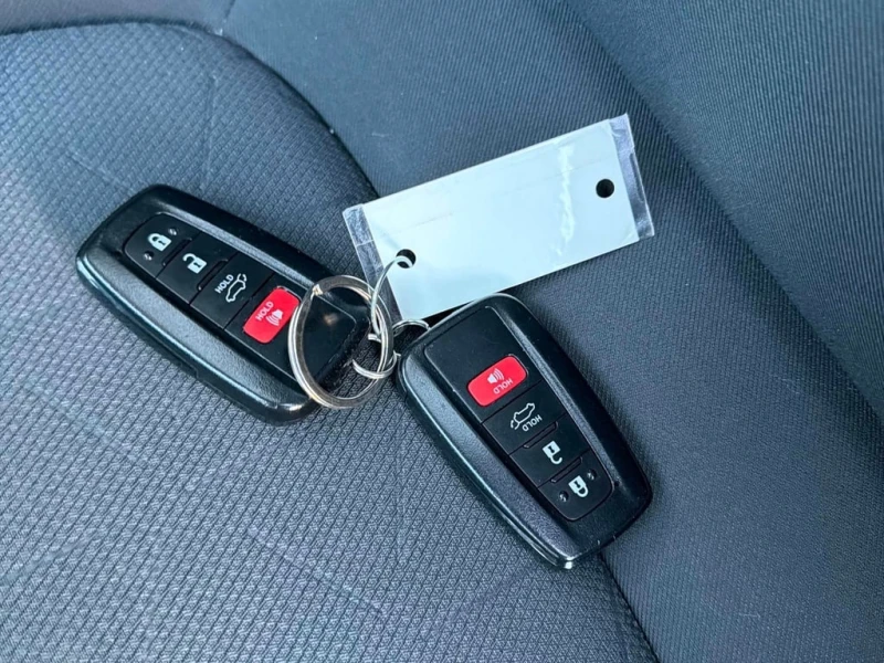 Toyota Rav4 XLE  CARFAX, снимка 16 - Автомобили и джипове - 53073645