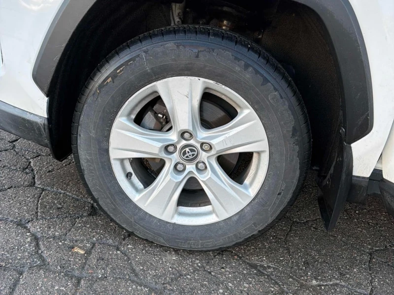 Toyota Rav4 XLE  CARFAX, снимка 7 - Автомобили и джипове - 53073645