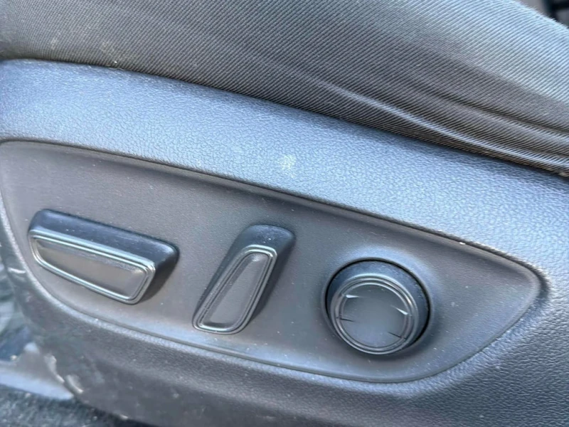 Toyota Rav4 XLE  CARFAX, снимка 15 - Автомобили и джипове - 53073645