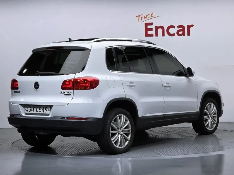 VW Tiguan 2.0 TDI, снимка 2 - Автомобили и джипове - 54302810