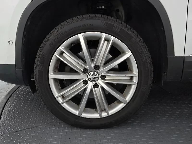 VW Tiguan 2.0 TDI, снимка 5 - Автомобили и джипове - 54302810