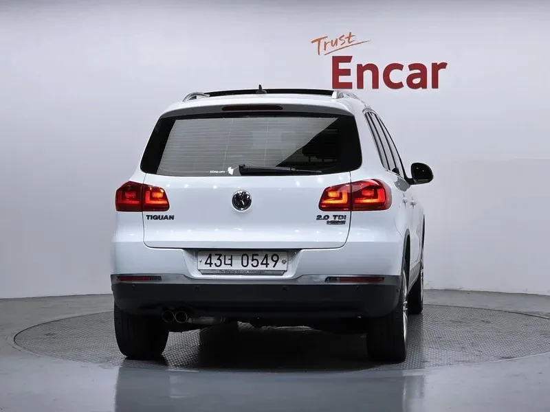 VW Tiguan 2.0 TDI, снимка 4 - Автомобили и джипове - 54302810