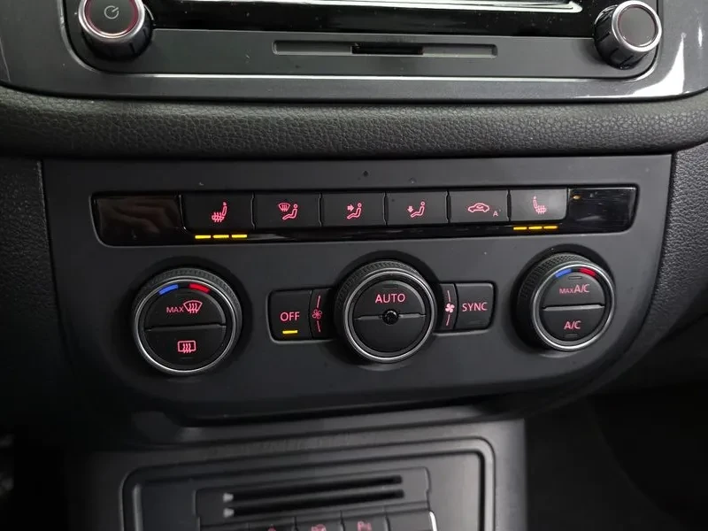 VW Tiguan 2.0 TDI, снимка 17 - Автомобили и джипове - 54302810