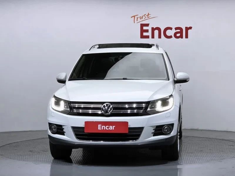 VW Tiguan 2.0 TDI, снимка 3 - Автомобили и джипове - 54302810