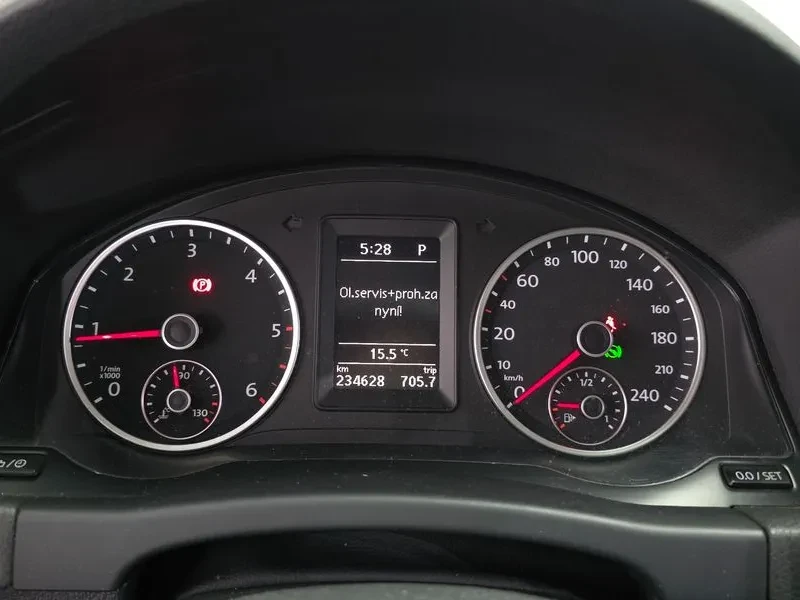 VW Tiguan 2.0 TDI, снимка 8 - Автомобили и джипове - 54302810