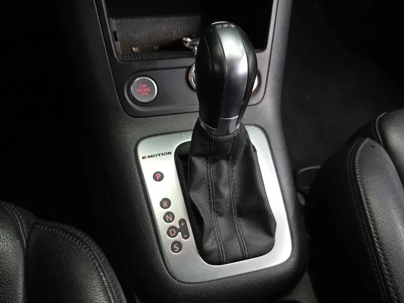 VW Tiguan 2.0 TDI, снимка 9 - Автомобили и джипове - 54302810