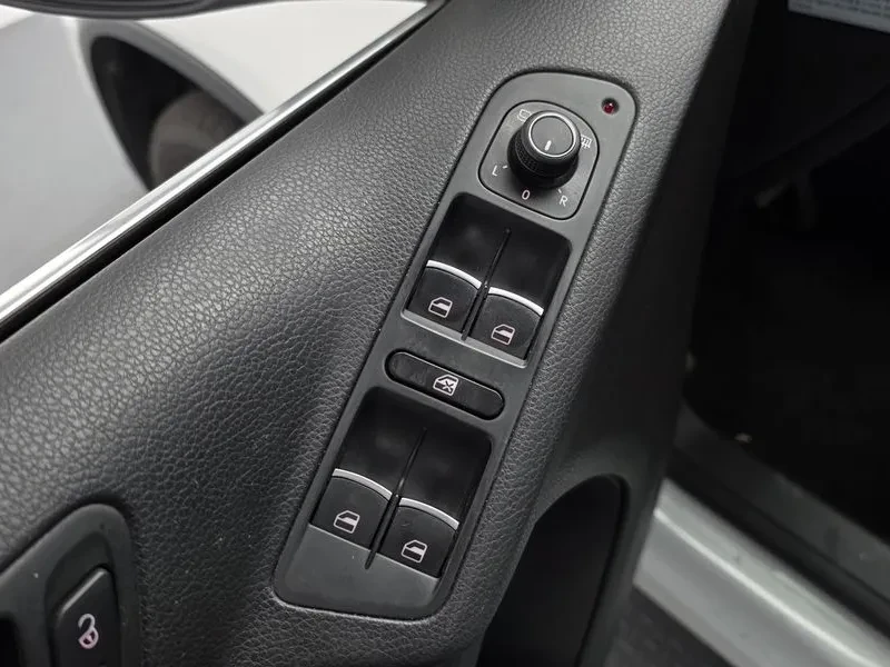 VW Tiguan 2.0 TDI, снимка 15 - Автомобили и джипове - 54302810